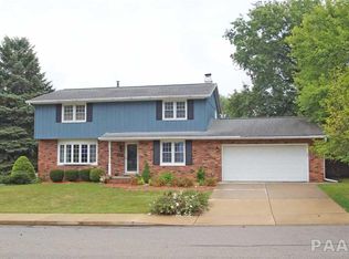 2822 N Elmcroft Dr, Peoria, IL 61604