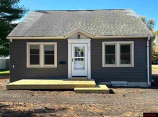 111 Joy Ave SW, Madelia, MN 56062