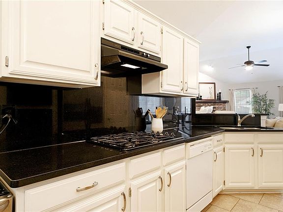 3rd image of 6756 Amethyst Ln