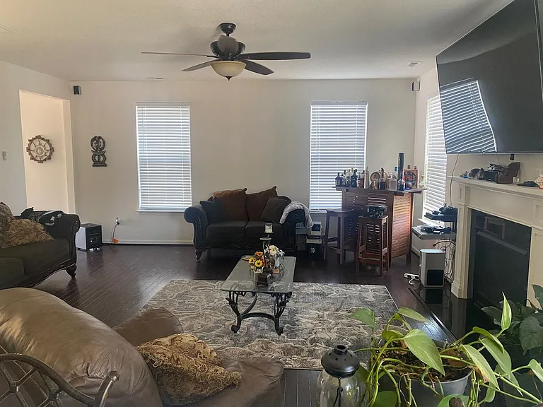 406 Terrywood Dr — Photo 4