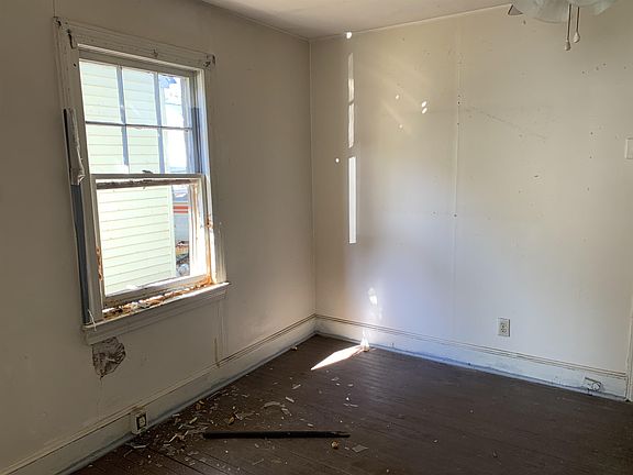 5th image of 1228 Battle St