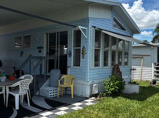 210 White Squirrel Cir, Ruskin, FL 33570