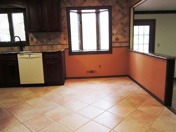 Kitchen - Tile Floor