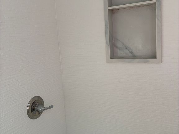 5th image of 446 W Arbor Vitae St