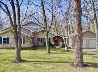 1533 N 120th St, Wauwatosa, WI 53226