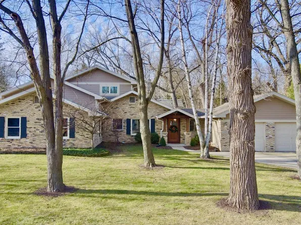 1533 North 120th STREET, Wauwatosa, WI 53226