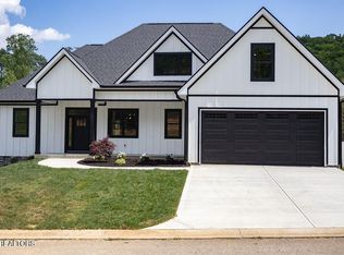 107 Cherry Oak Dr, Oak Ridge, TN 37830