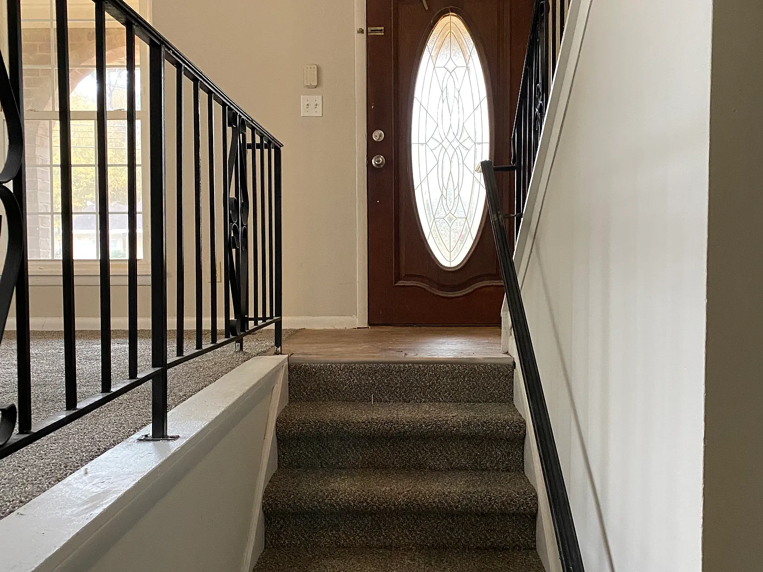 4 bed, 1924 sqft, $2,000 — Photo 2