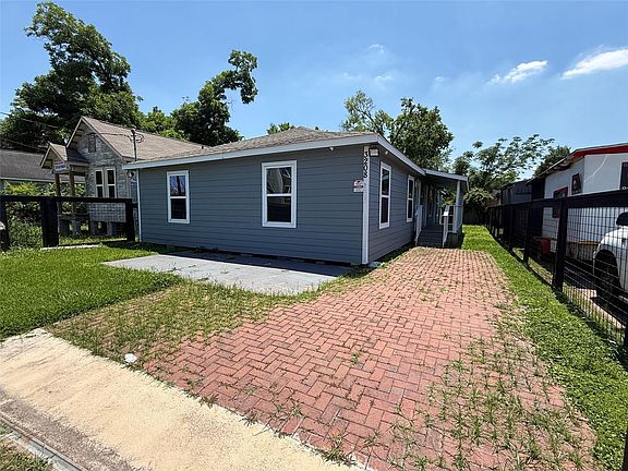 3rd image of 3208 Holman St