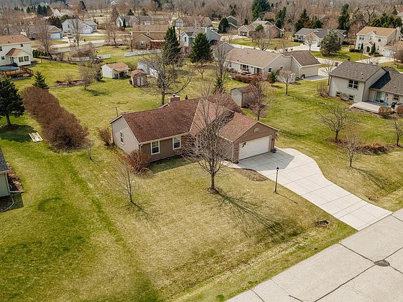 5th image of 416 Pleasant STREET