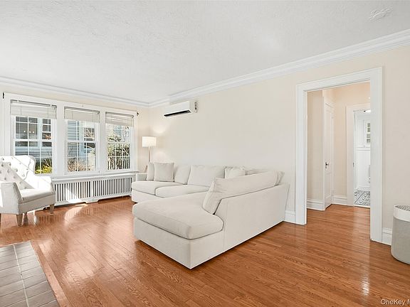 3rd image of 72 Hawley Avenue