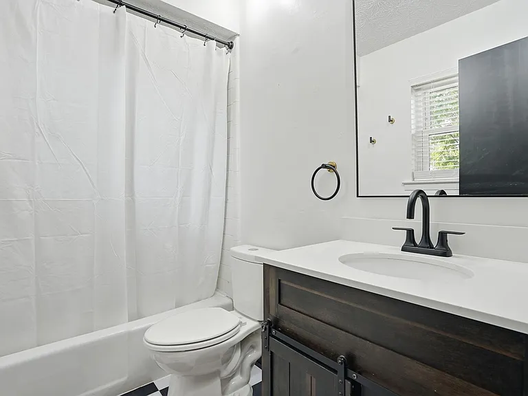 703 Pineview Ct — Photo 25