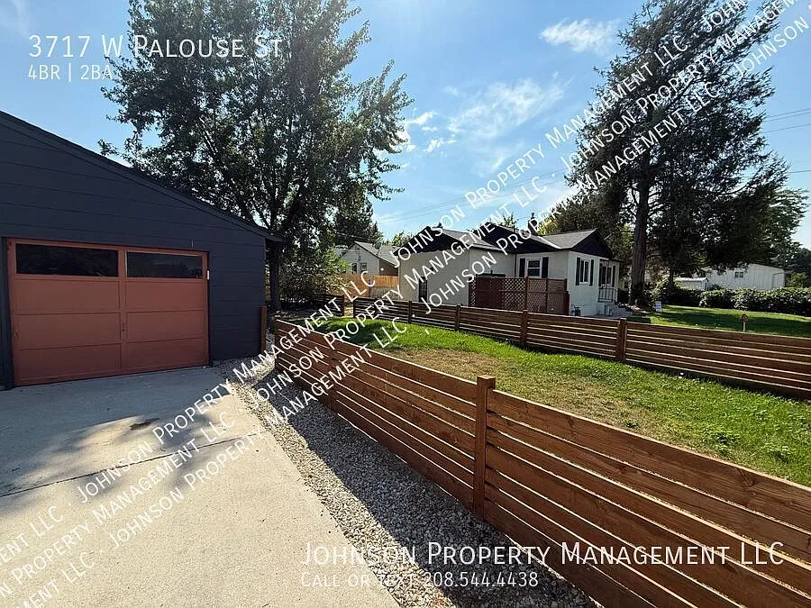 Spacious 4-Bedroom Home with Detached Office on Palouse. — Photo 3