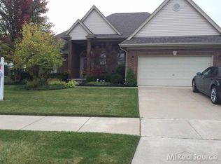20282 Alexander Dr, Macomb, MI