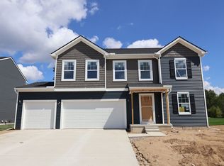 366 Edge Brook Dr, Holly, MI 48442