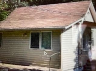 12 Quinton Rd, West Milford, NJ 07421