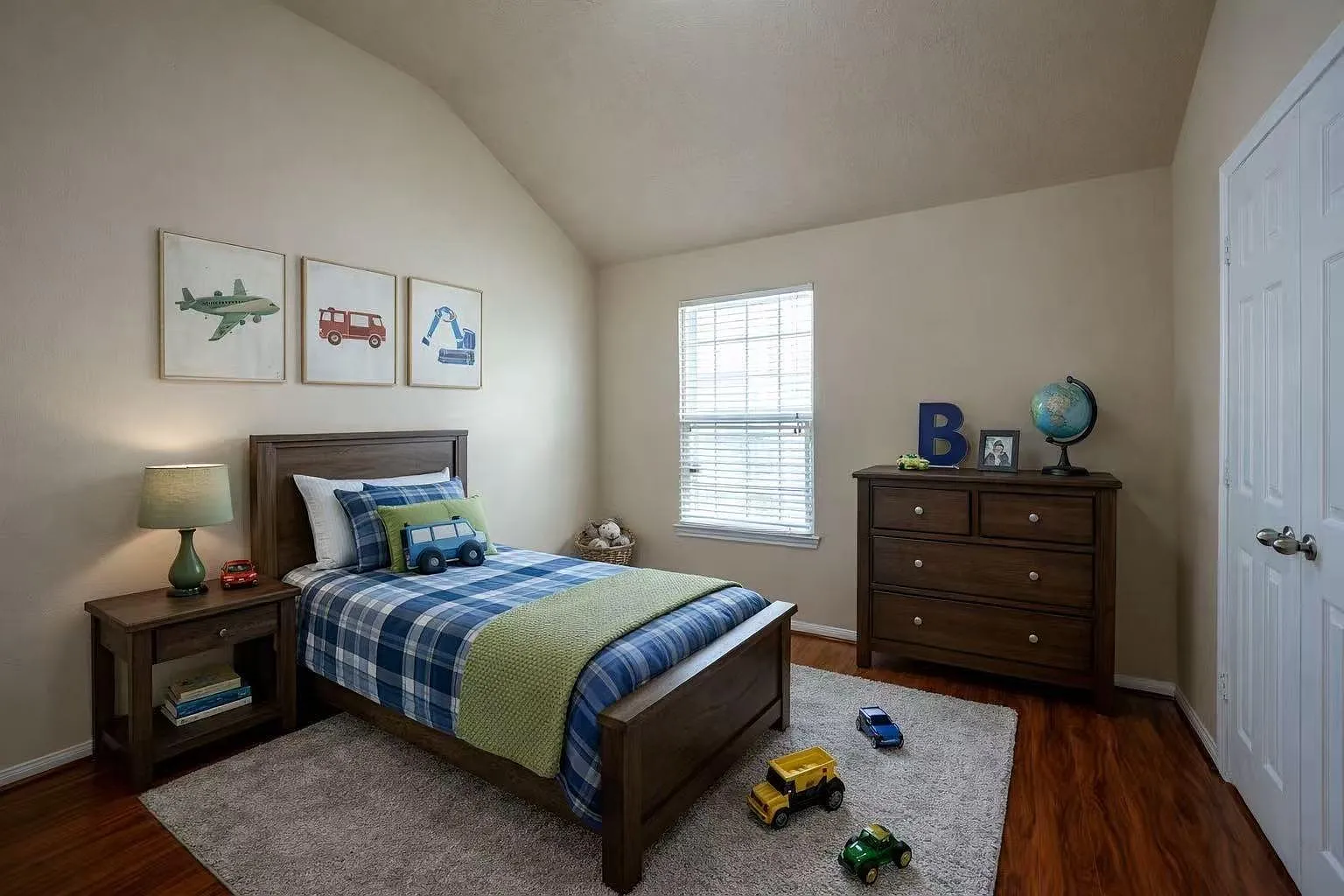 3 bed, 2.0 bath, 1720 sqft, $2,150 — Photo 4