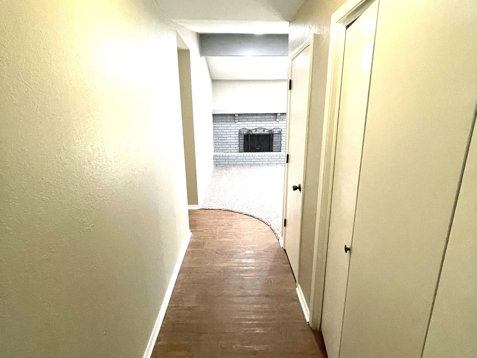 209 W Waco Pl — Photo 2