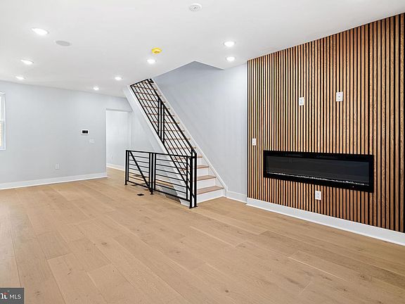 4th image of 2061 E William St