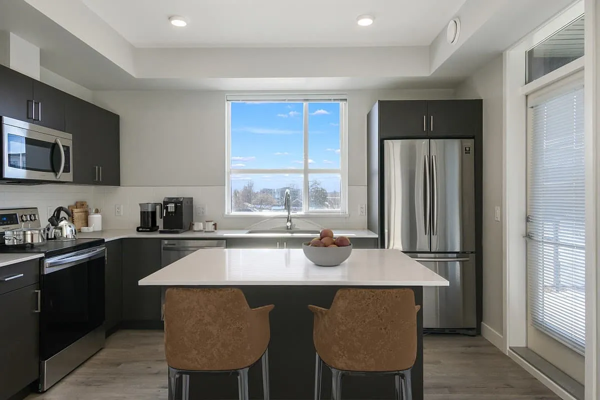 Proxima Kelowna Apartments — Photo 1