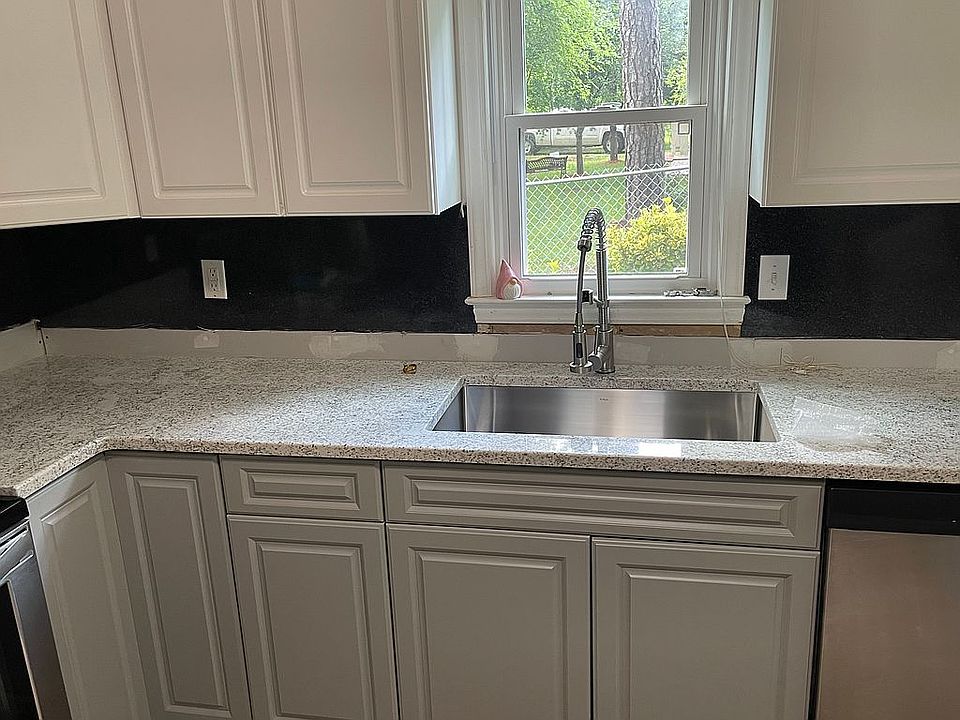 2nd image of 5664 Hillsdale St