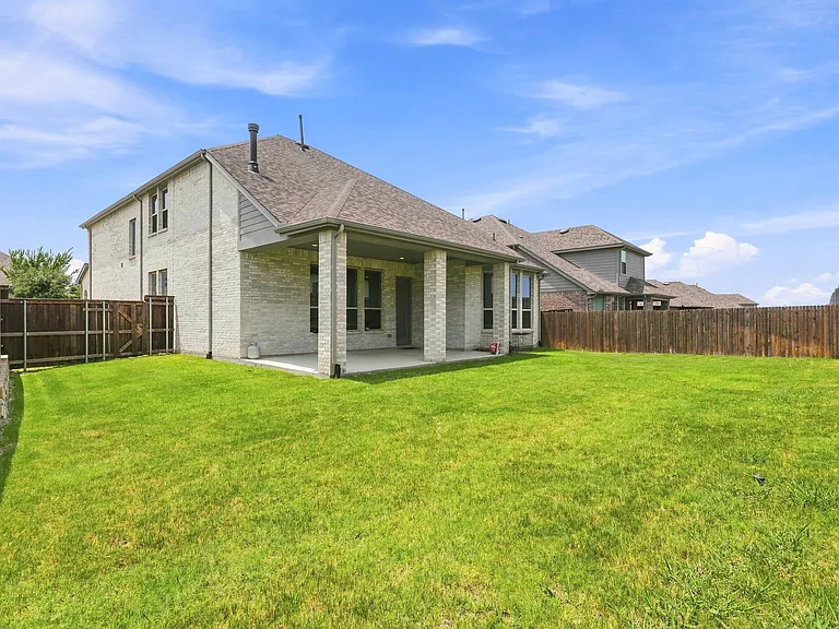 2408 Doncaster Dr — Photo 30