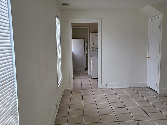 3rd image of 1116 W Chase St