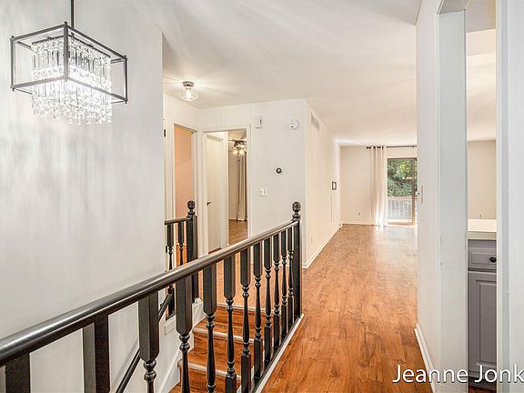 4th image of 2156 Terrace Van Dr NE