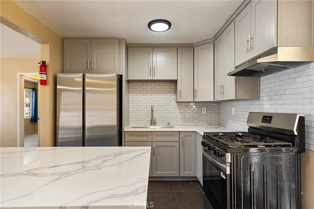 3 bed, 1254 sqft, $3,300 — Photo 4