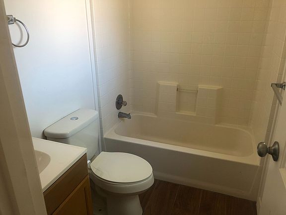 5th image of 209 E Las Praderas St