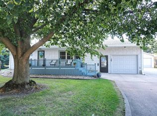 109 Iowa Ct, Waverly, IA 50677