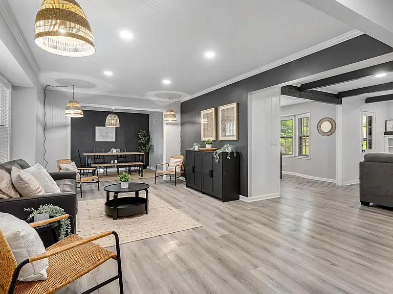 9305 Lamar Ave — Photo 1