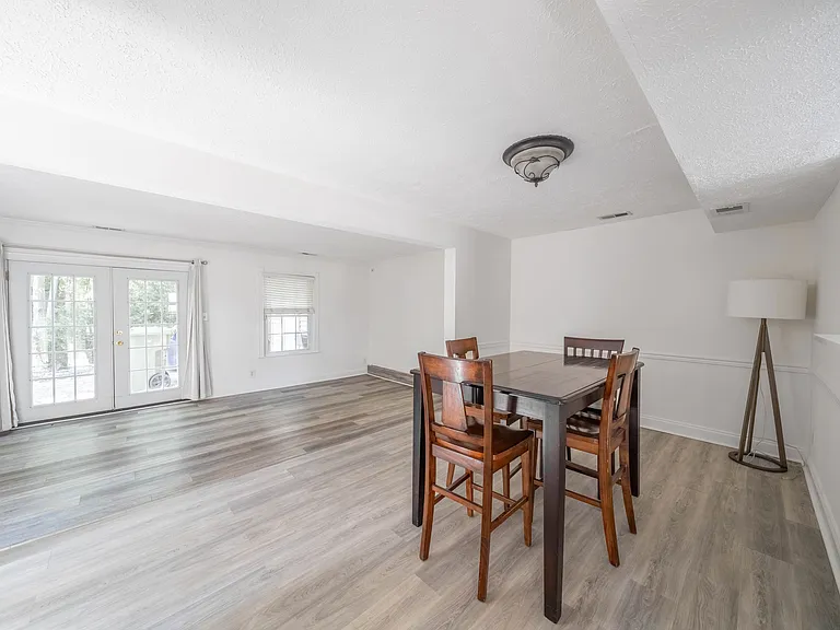 10 Forestview Ct — Photo 11