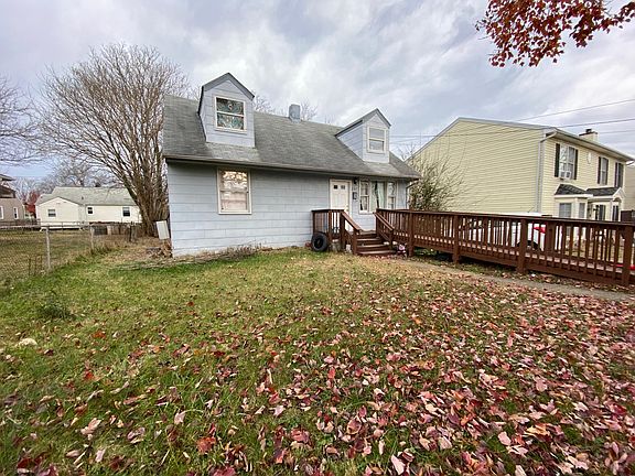 3rd image of 207 Coakley St