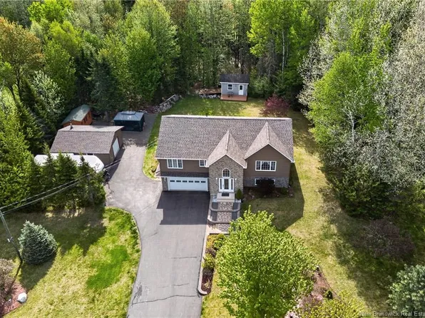 201 Garden Grove St, Lincoln, NB E3B 7G8