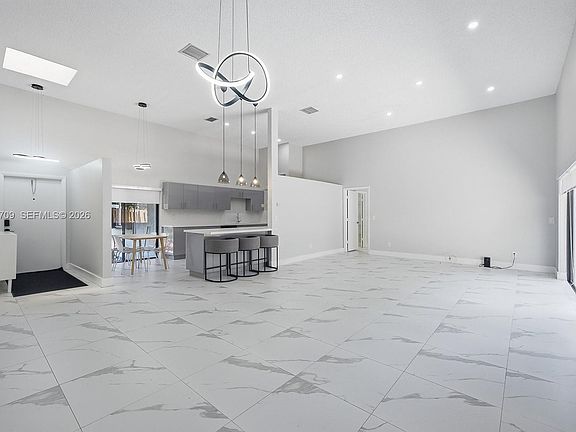 2nd image of 605 Leslie Dr