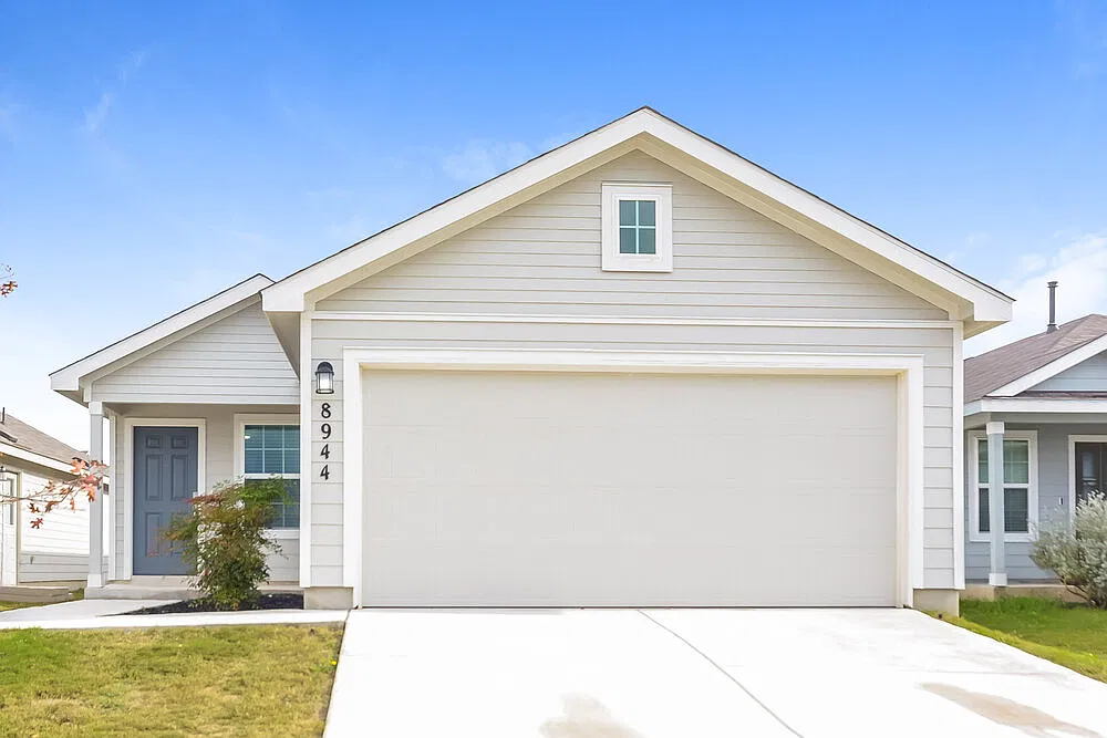4 bed, 2.0 bath, 1697 sqft, $1,705 — Photo 1