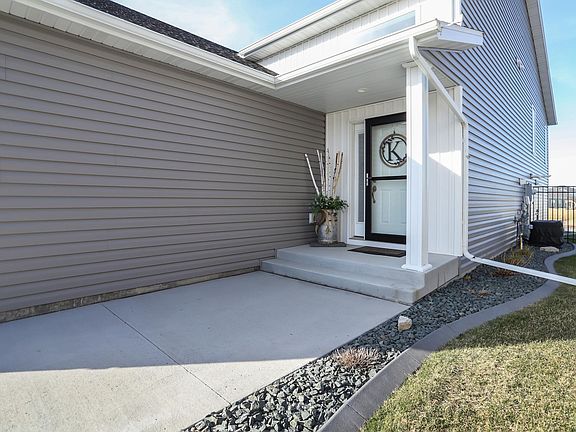 3rd image of 5461 Lori Ln W