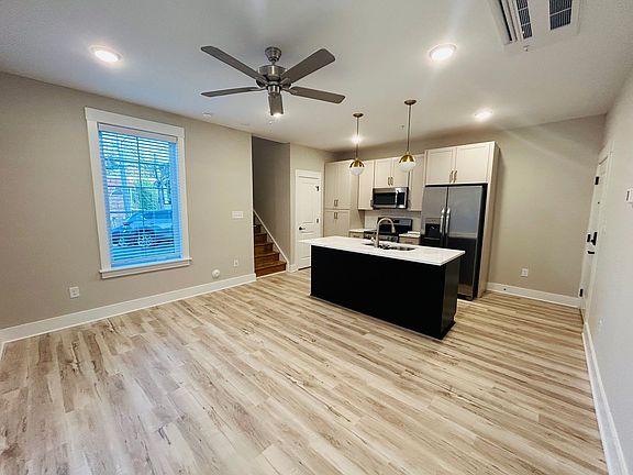 2nd image of 1422 Bainbridge St #4