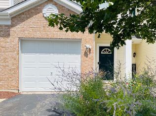 4574 Half Moon Dr UNIT B, Yorkville, IL 60560