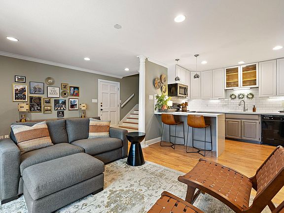 4th image of 2500 Steck Ave APT 6