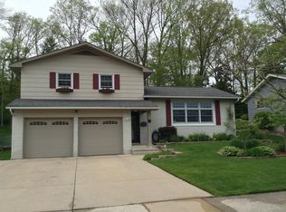 314 Fenway Ter, Manitowoc, WI 54220