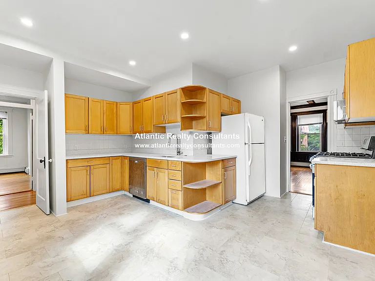 134 Pleasant St #3 — Photo 4