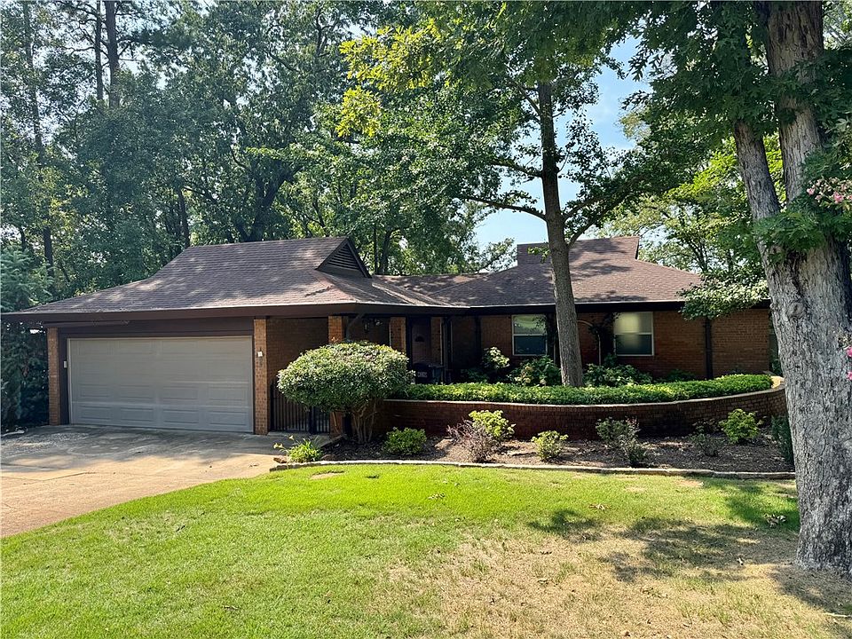 1st image of 128 Lakeview Cir