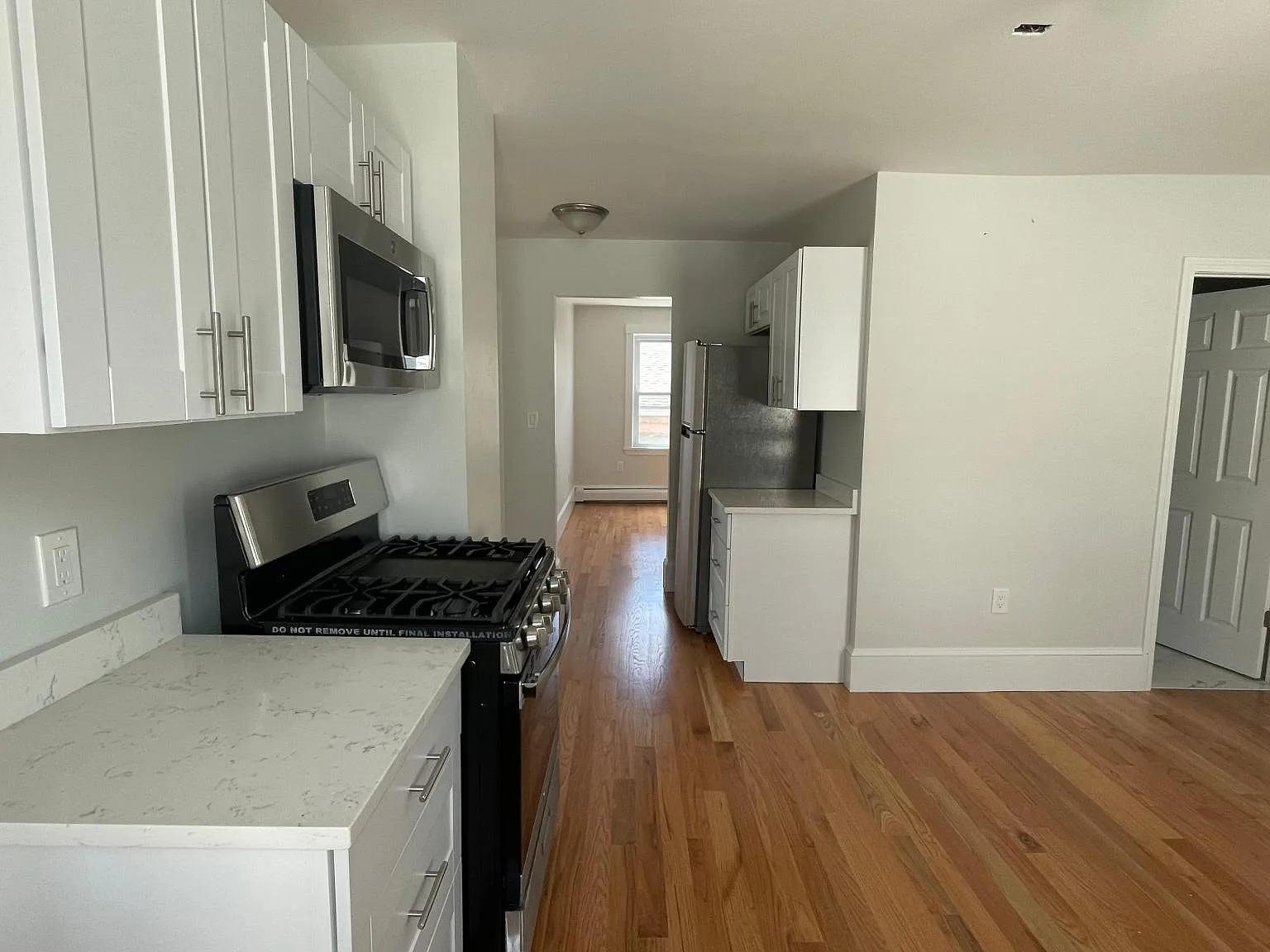 107 Tell St — Photo 2