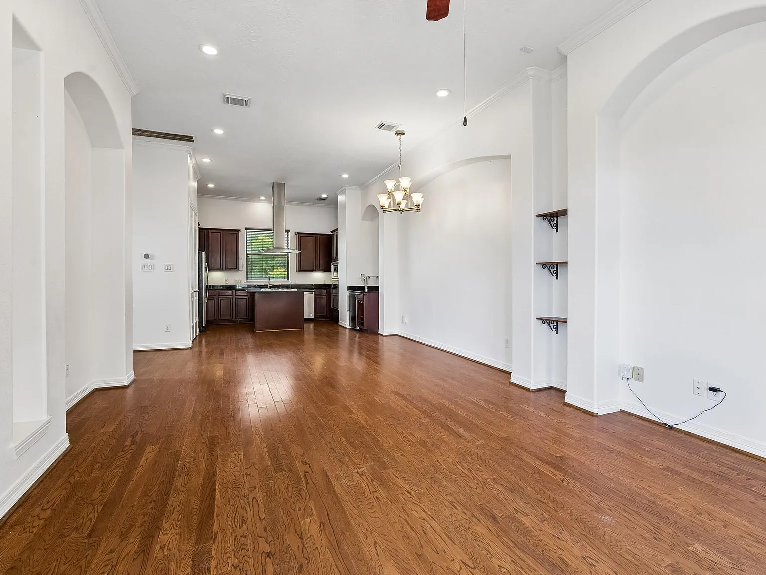 3 bed, 3.5 bath, 2119 sqft, $3,000 — Photo 4