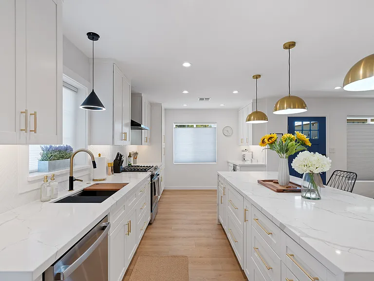 1514 E Hampton St — Photo 13