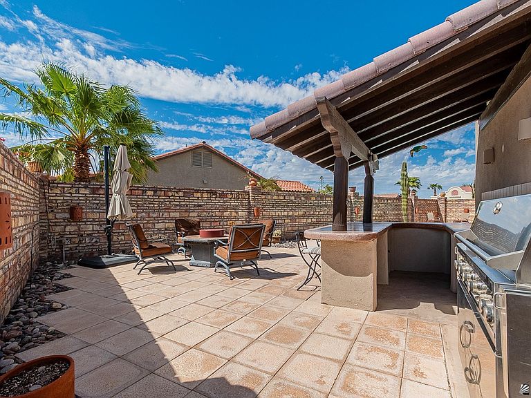 Outdoor kitchen and pergola