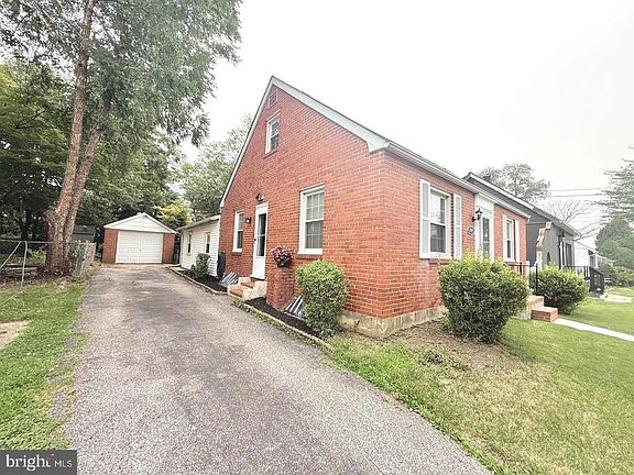 3rd image of 7915 Rolling View Ave