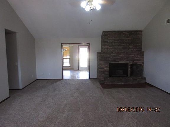 2nd image of 816 Kelly Ave